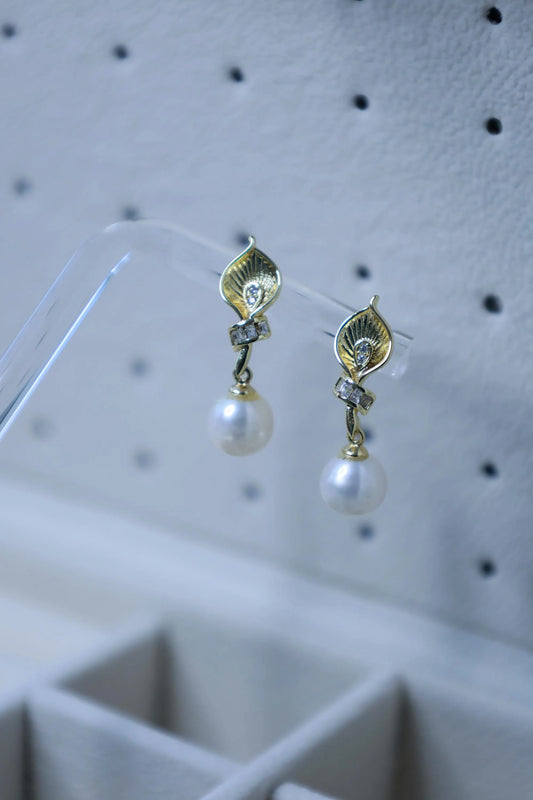 Gold Calla Lily Earrings - Crafted with freshwater pearl, natural