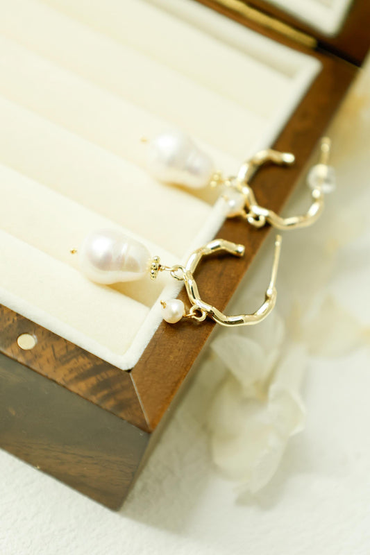 Minimalist Baroque Pearl Lever-back Hoops