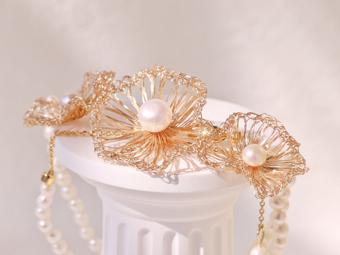 Woven Three-Flower Pearl Choker – Hand-crafted Bridal Wedding Necklace (40cm)