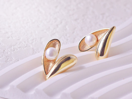 Minimalist Gold Pod Heart Studs – Elegant Button Pearl Everyday Earrings