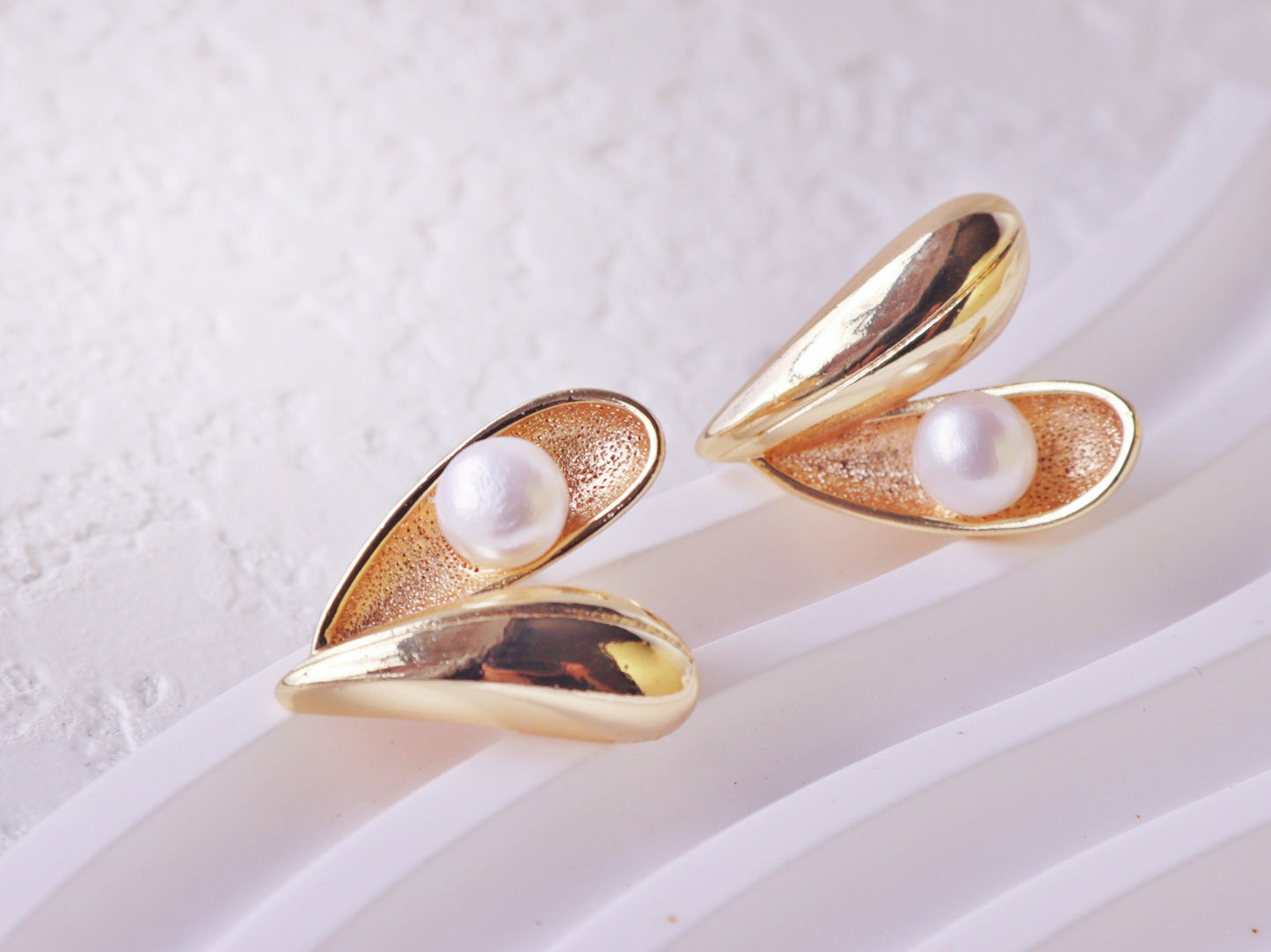 Minimalist Gold Pod Heart Studs – Elegant Button Pearl Everyday Earrings