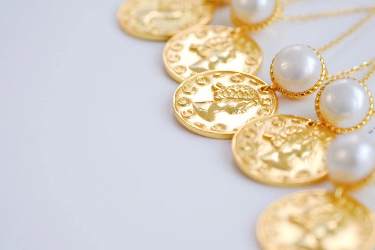 Queenhead & Pearl Coin Necklace with Gold Plated Sterling Silver 925