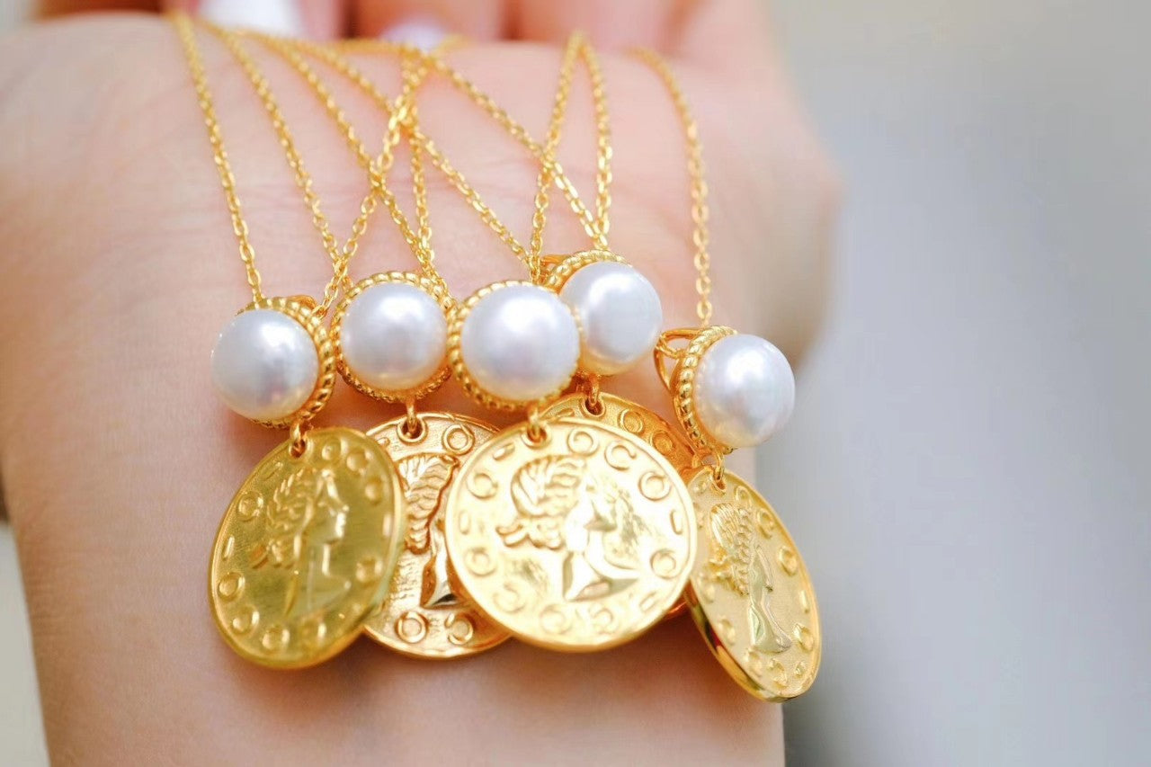 Queenhead & Pearl Coin Necklace with Gold Plated Sterling Silver 925