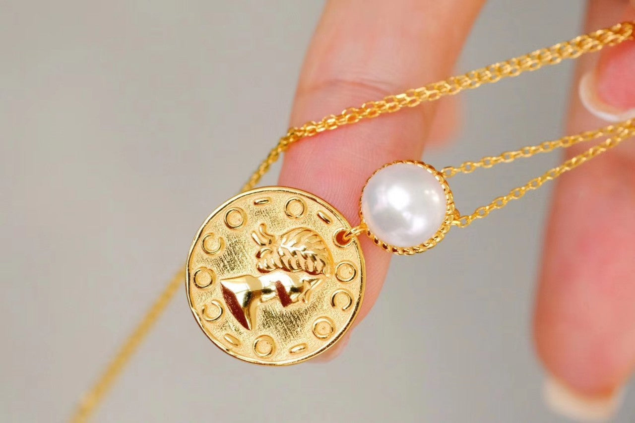 Queenhead & Pearl Coin Necklace with Gold Plated Sterling Silver 925