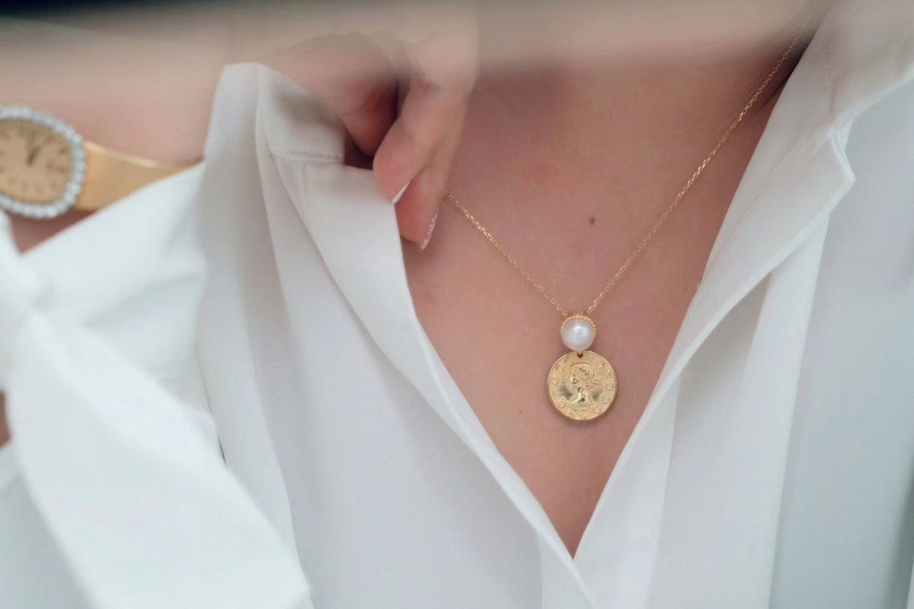 Queenhead & Pearl Coin Necklace with Gold Plated Sterling Silver 925
