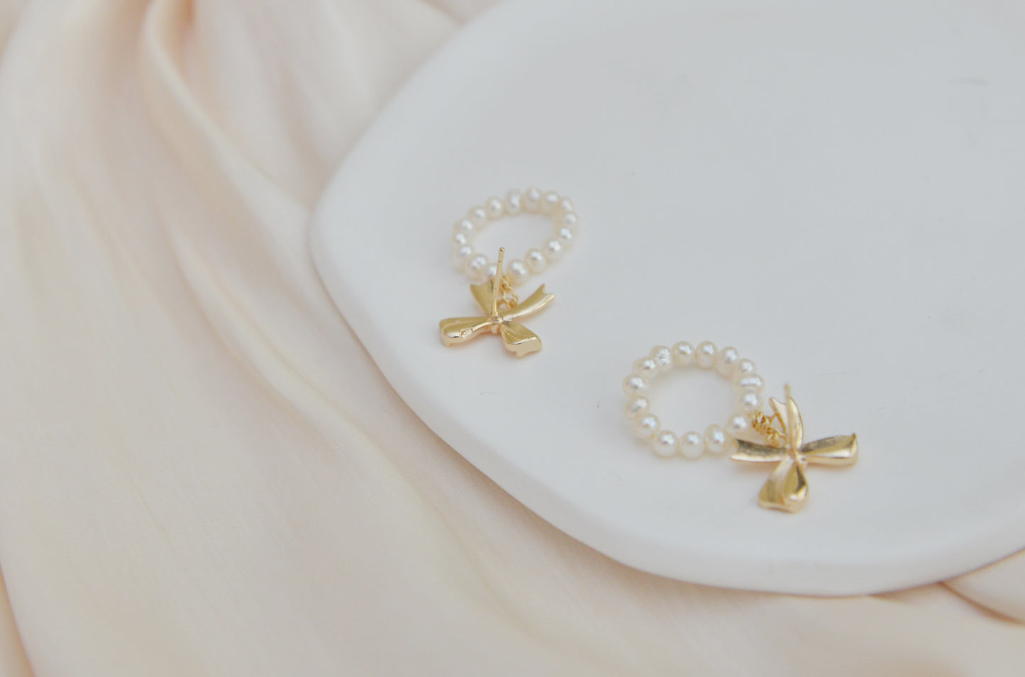 Handmade natural pearl earrings/cute bow pearl drop earrings
