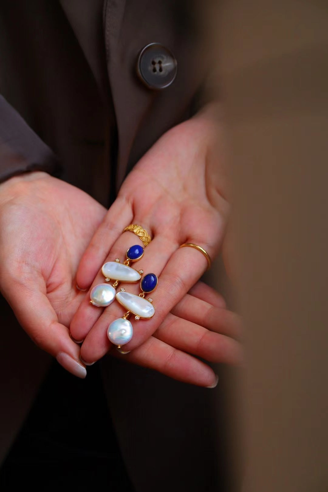 Natural Gemstone Jewerly/Exquisite lapis lazuli + irregular white shell + baroque pearl earrings