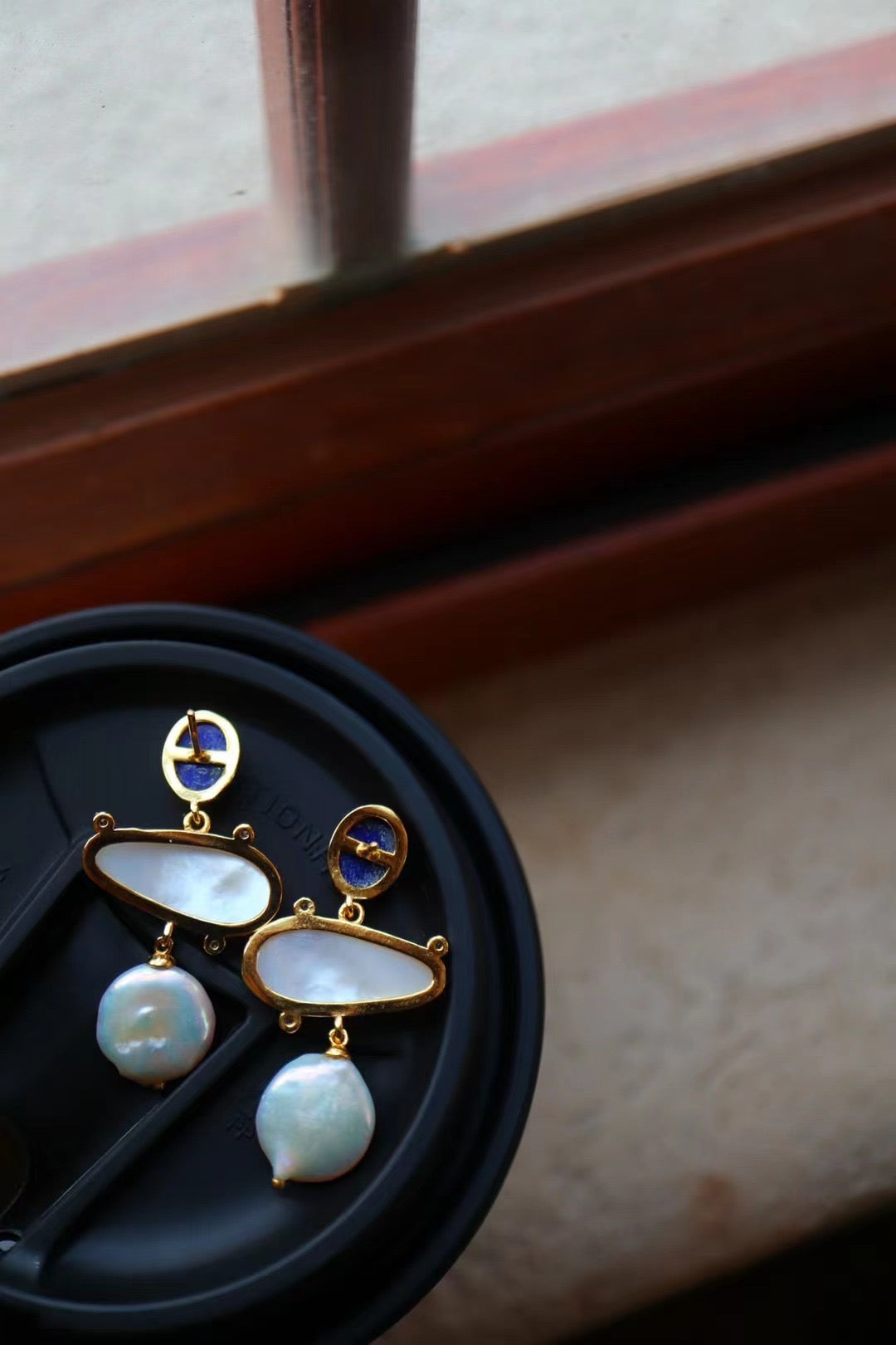 Natural Gemstone Jewerly/Exquisite lapis lazuli + irregular white shell + baroque pearl earrings