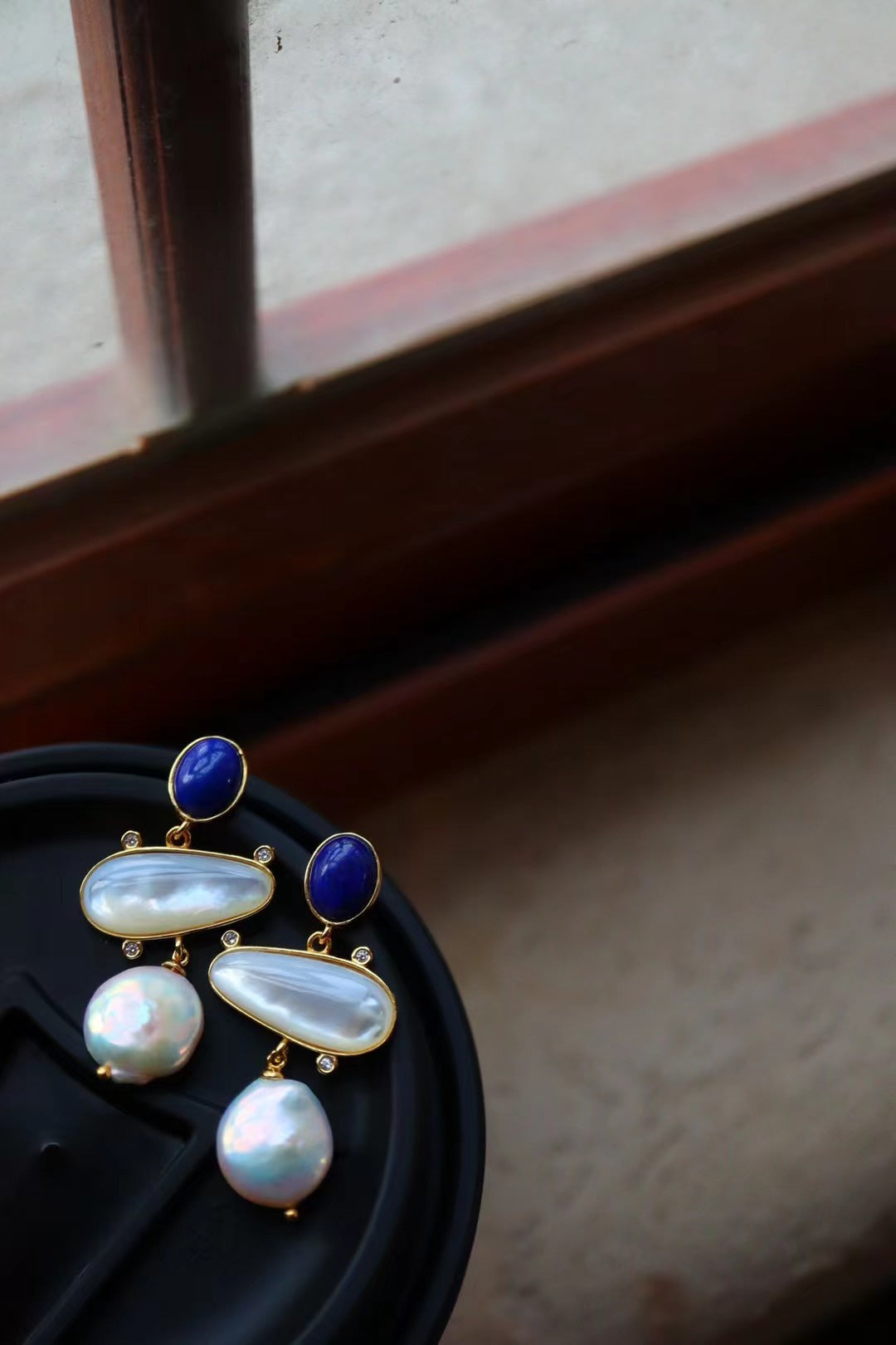 Natural Gemstone Jewerly/Exquisite lapis lazuli + irregular white shell + baroque pearl earrings
