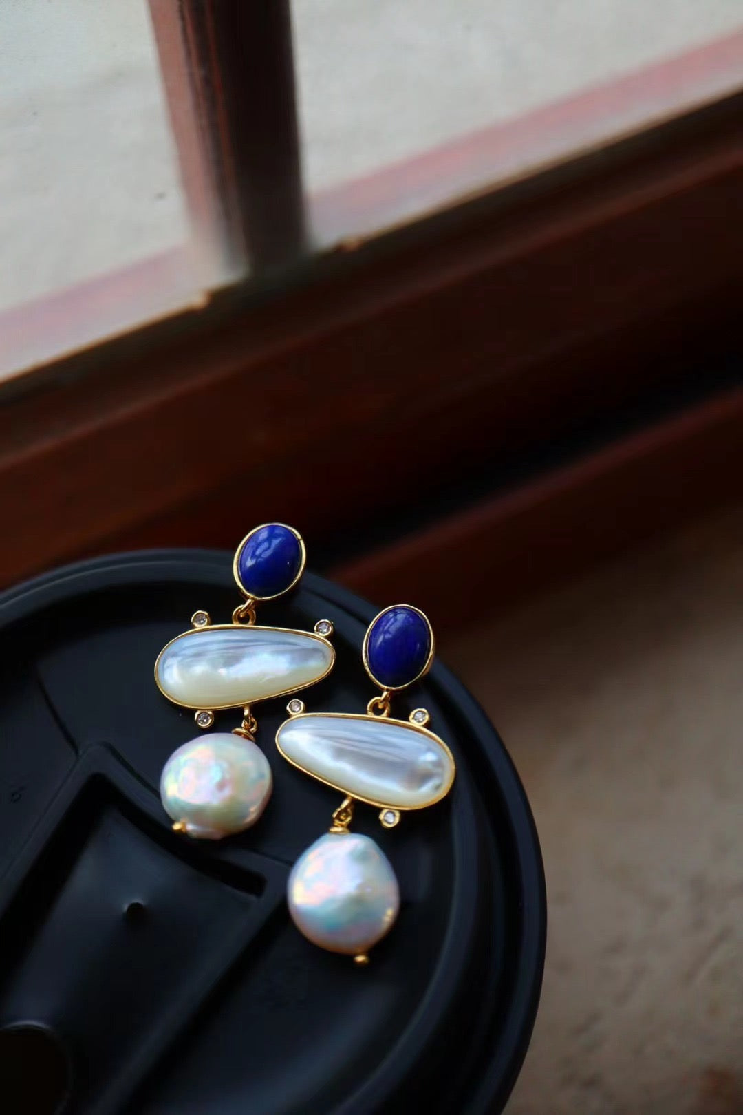 Natural Gemstone Jewerly/Exquisite lapis lazuli + irregular white shell + baroque pearl earrings