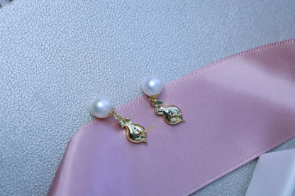 Gold Calla Lily Earrings - Crafted with freshwater pearl, natural