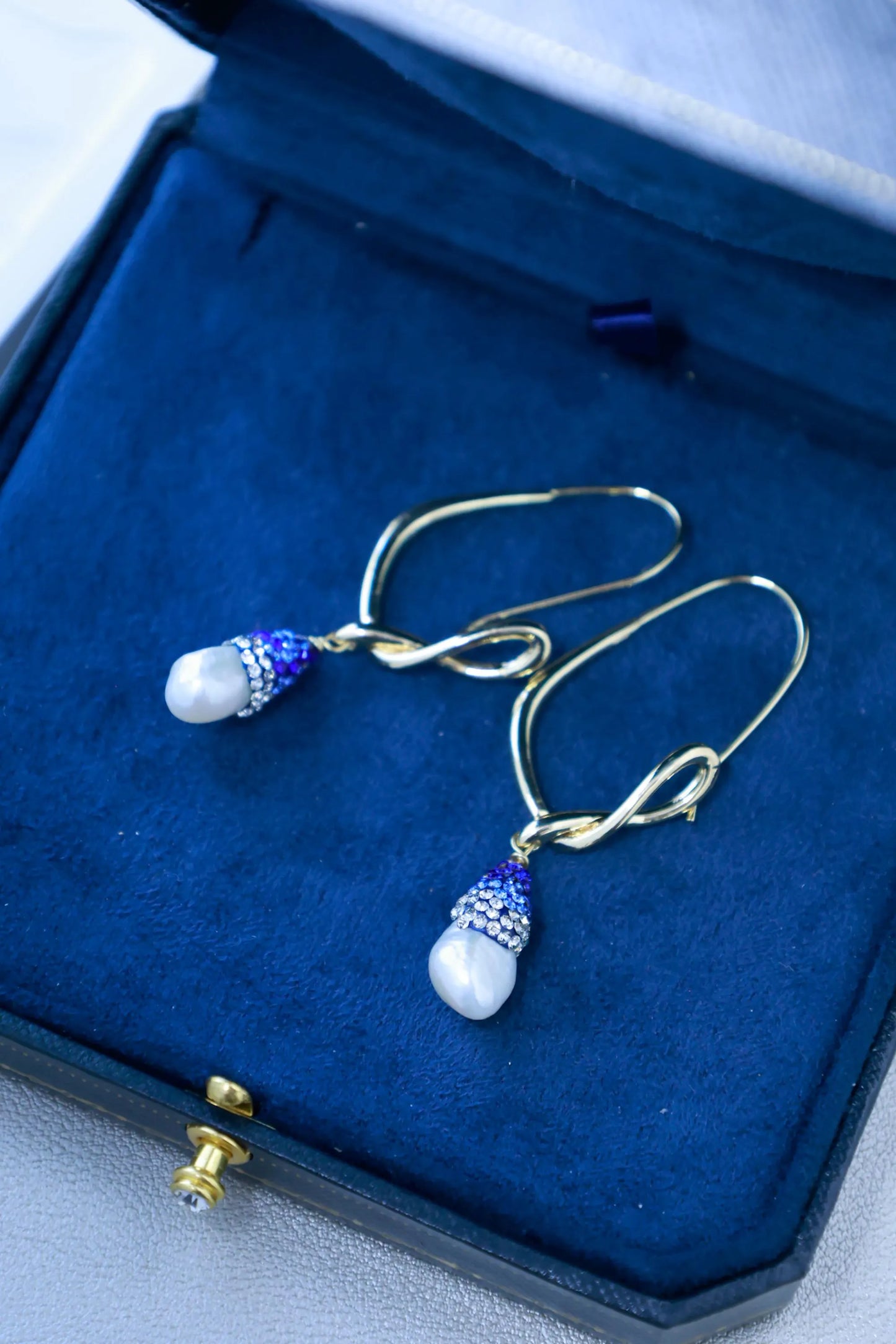 Baroque Pearl Hoop Earrings - Crafted with baroque pearl, natural