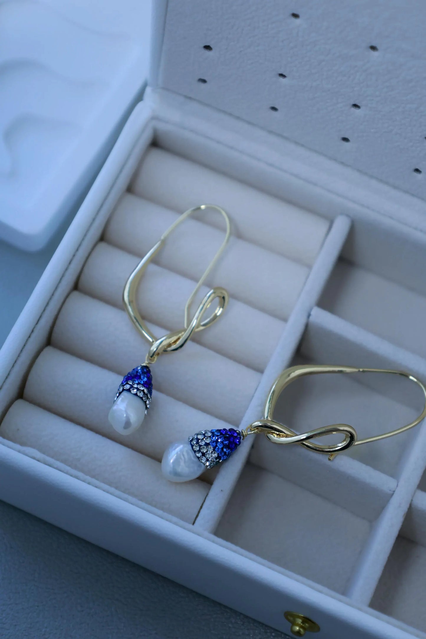 Baroque Pearl Hoop Earrings - Crafted with baroque pearl, natural