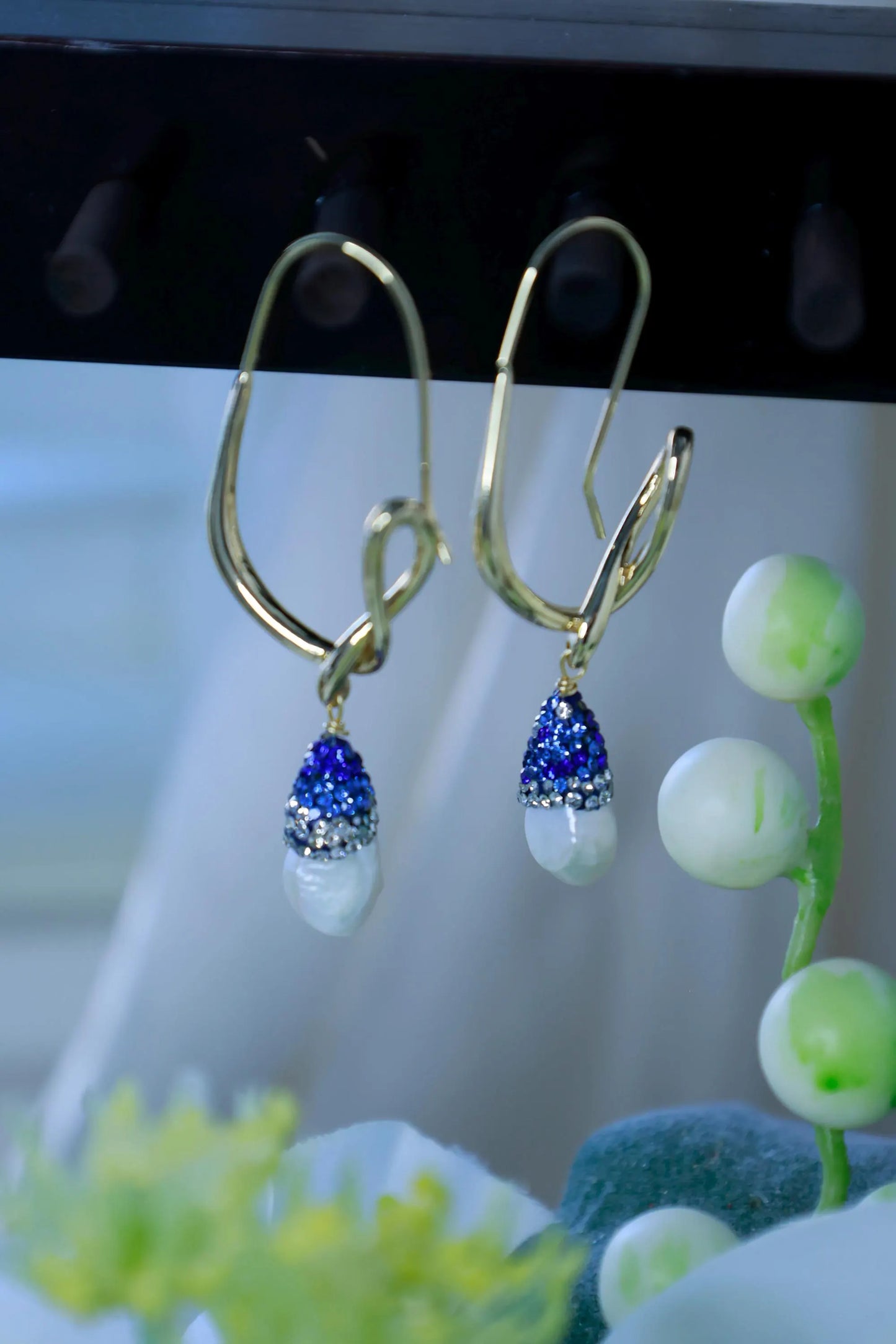 Baroque Pearl Hoop Earrings - Crafted with baroque pearl, natural