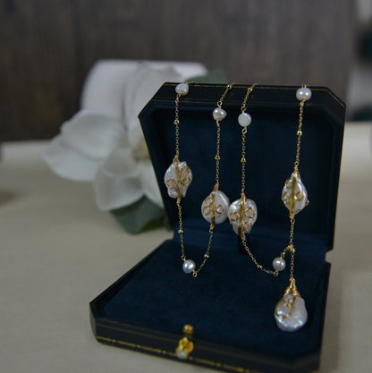Handmade Luxury Natural Baroque Pearl Pendant Necklace/ Gold wrapped