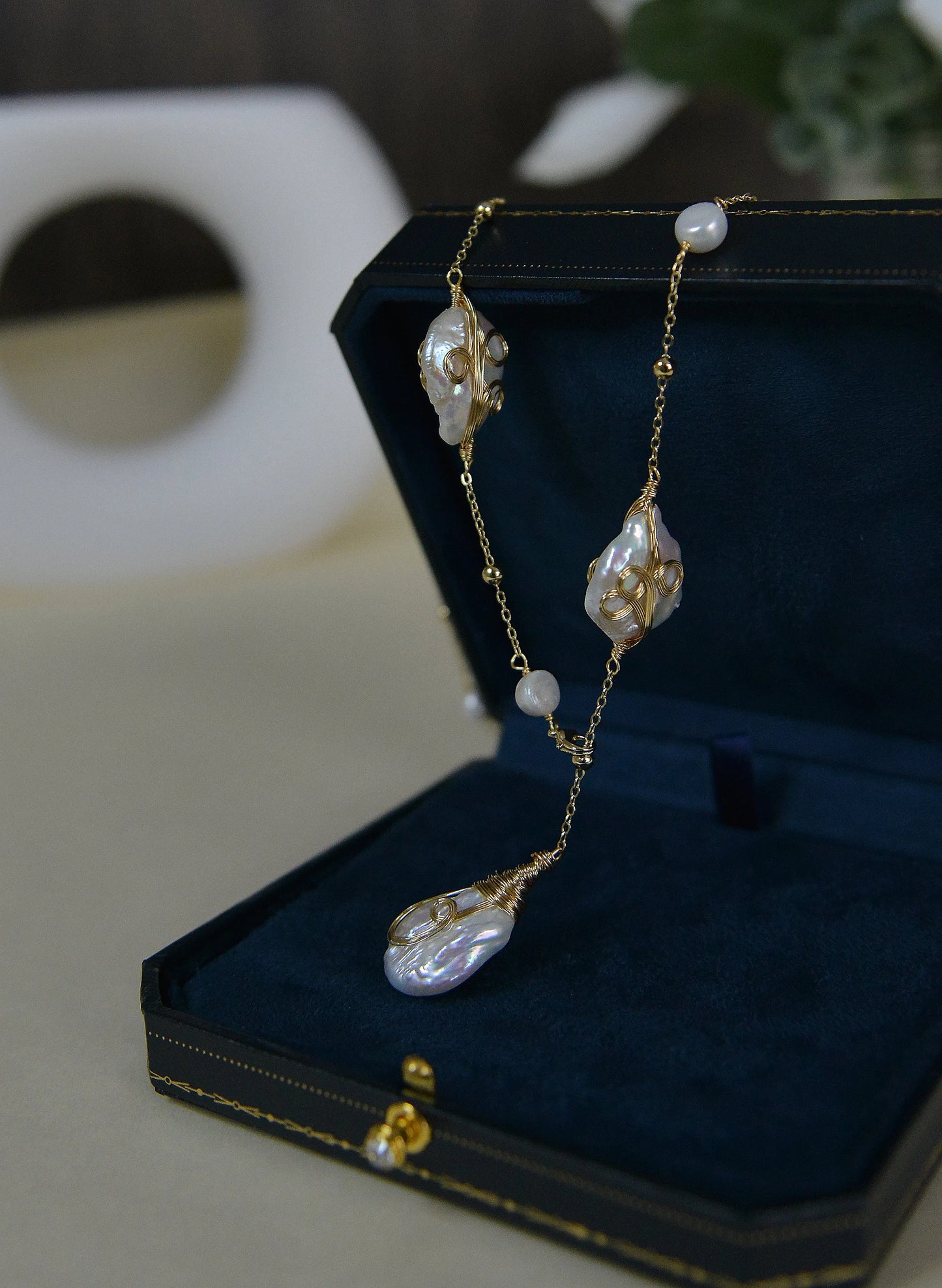 Handmade Luxury Natural Baroque Pearl Pendant Necklace/ Gold wrapped