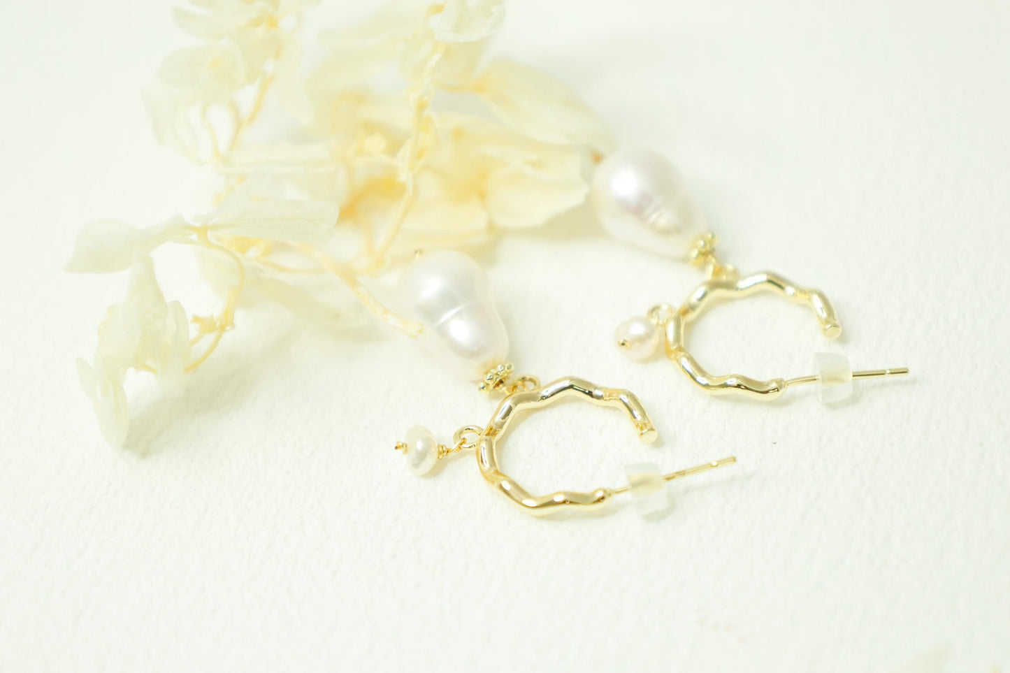 Minimalist Baroque Pearl Lever-back Hoops