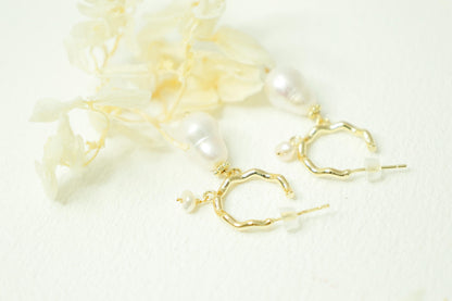 Minimalist Baroque Pearl Lever-back Hoops