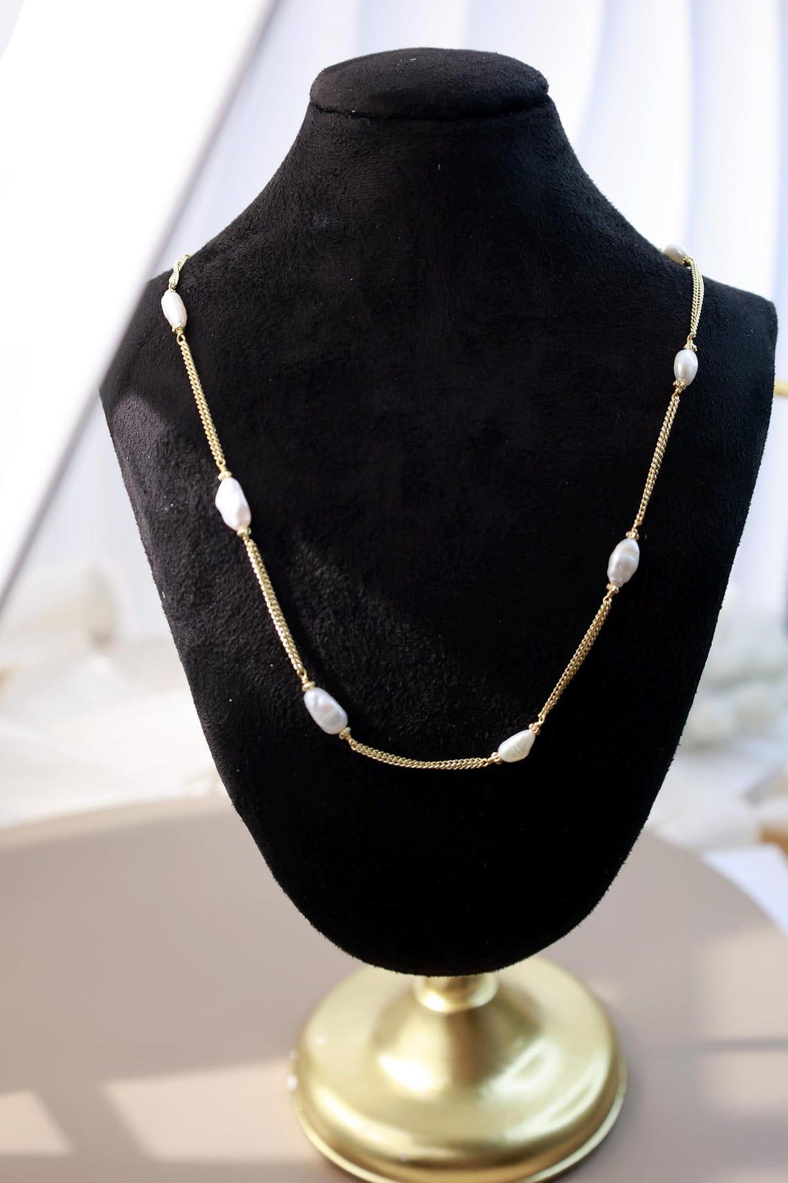 Cloud-Like Pearl Cluster Necklace