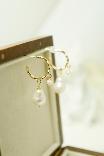Minimalist Baroque Pearl Lever-back Hoops
