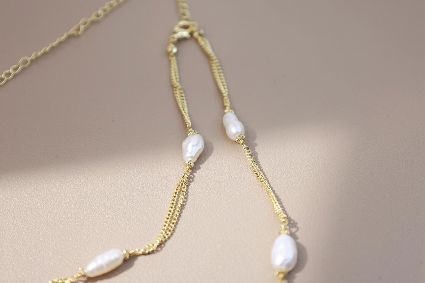 Cloud-Like Pearl Cluster Necklace