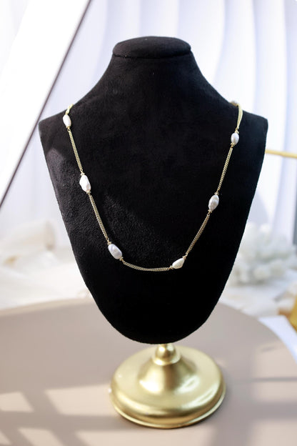 Cloud-Like Pearl Cluster Necklace
