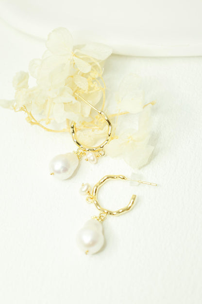 Minimalist Baroque Pearl Lever-back Hoops