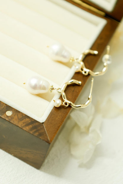 Minimalist Baroque Pearl Lever-back Hoops