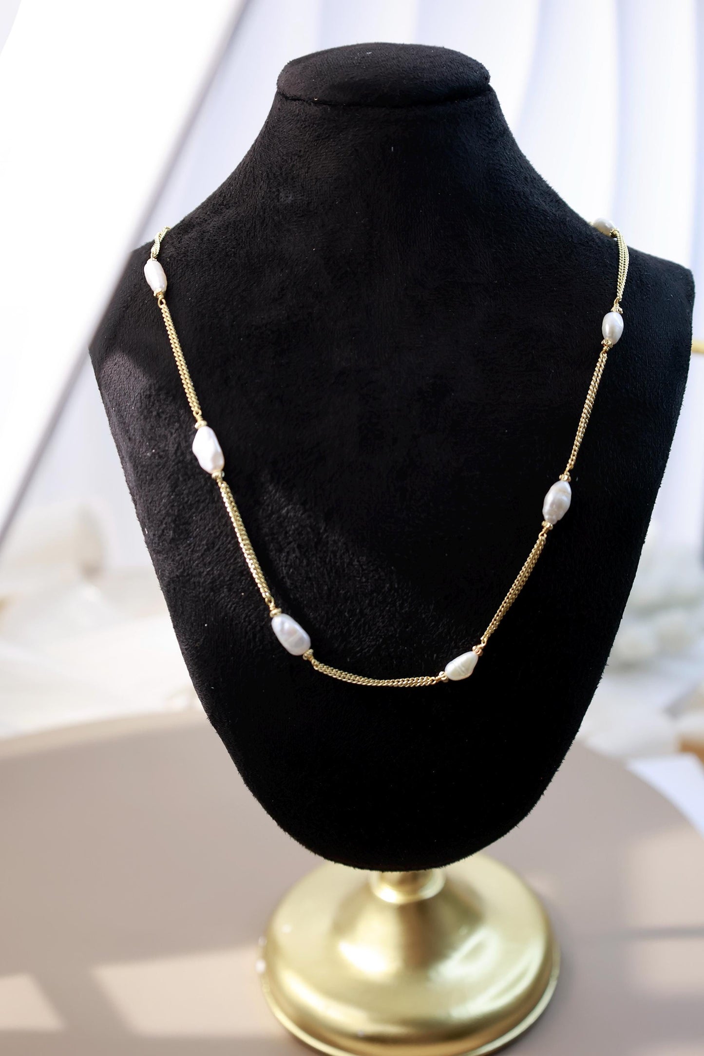 Cloud-Like Pearl Cluster Necklace