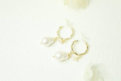 Minimalist Baroque Pearl Lever-back Hoops