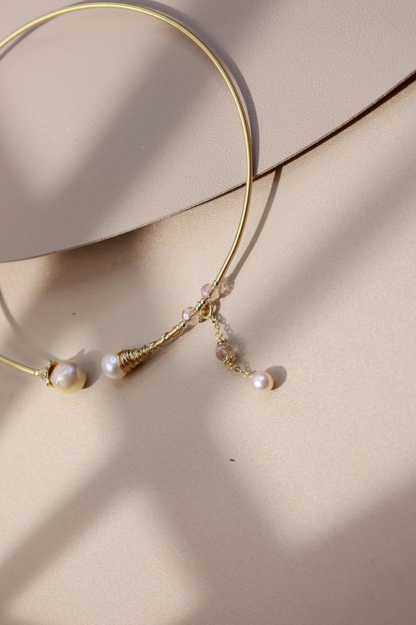 Minimalist Pearl Torque Choker with Tassel
