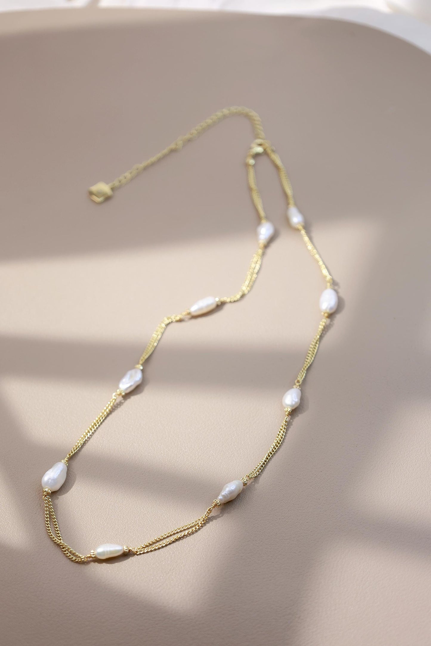 Cloud-Like Pearl Cluster Necklace