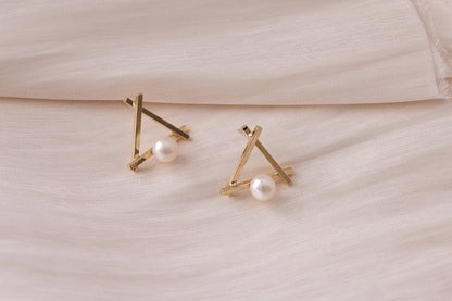 Handmade triangle pearl studs earrings, Bridal Earrings, Freshwater