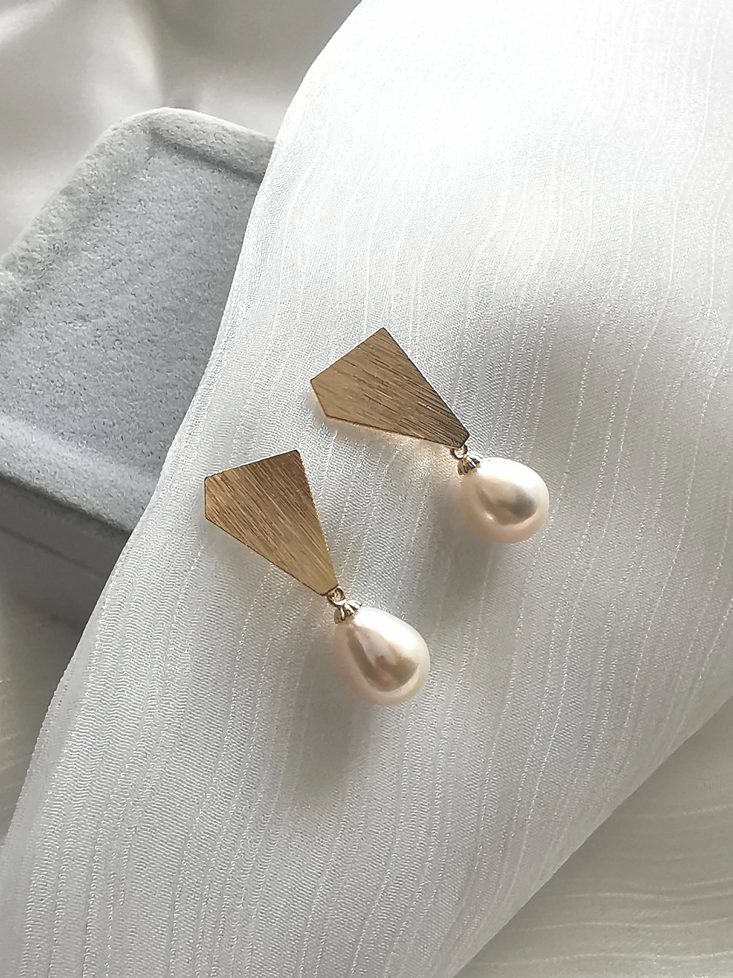 Handmade freshwater pearl Earrings/Natural Baroque Pearl Earrings/14K