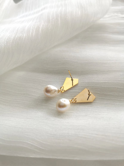 Handmade freshwater pearl Earrings/Natural Baroque Pearl Earrings/14K