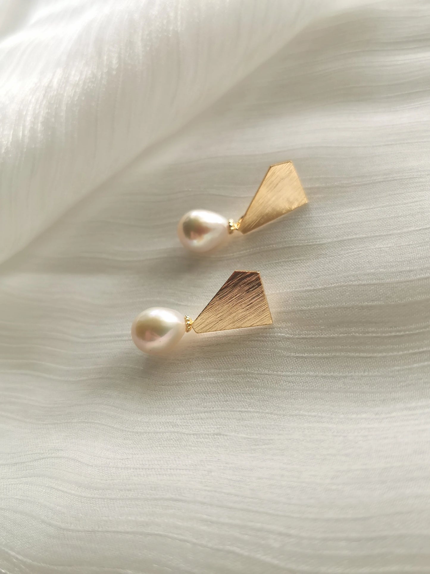 Handmade freshwater pearl Earrings/Natural Baroque Pearl Earrings/14K