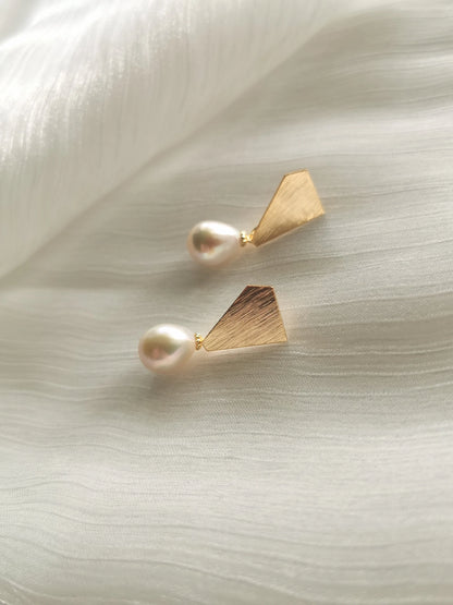 Handmade freshwater pearl Earrings/Natural Baroque Pearl Earrings/14K