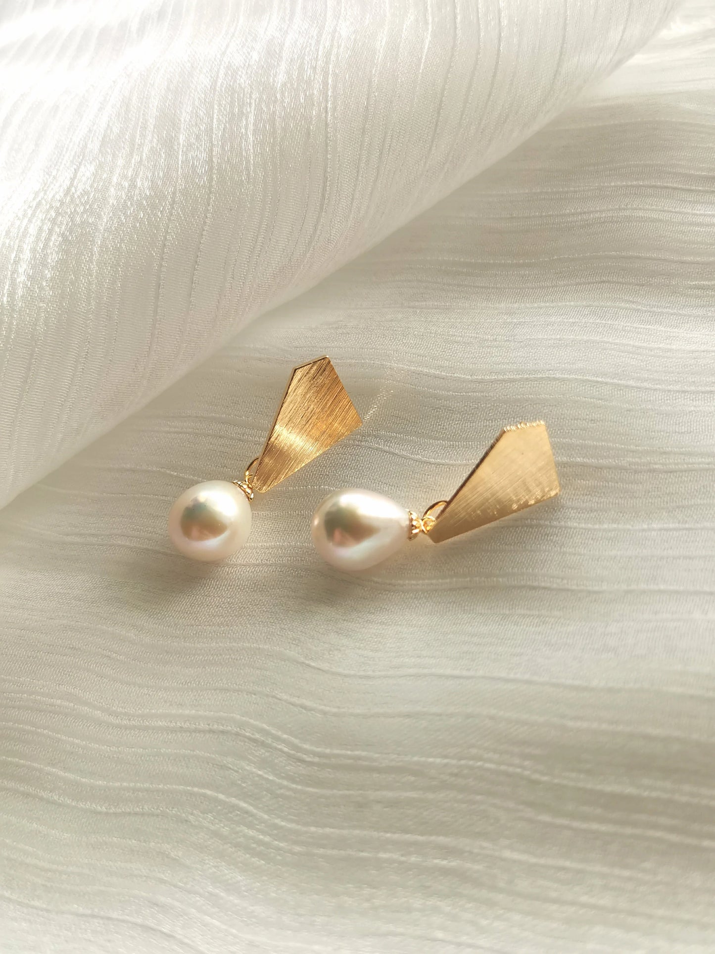 Handmade freshwater pearl Earrings/Natural Baroque Pearl Earrings/14K