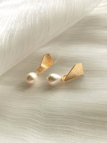 Handmade freshwater pearl Earrings/Natural Baroque Pearl Earrings/14K