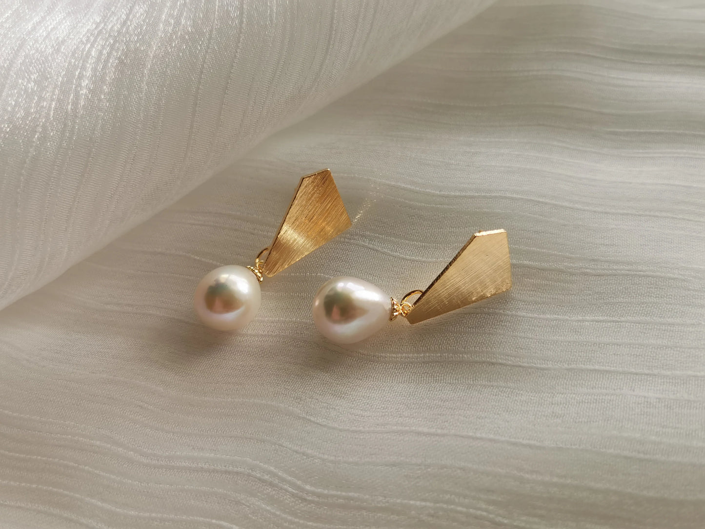 Handmade freshwater pearl Earrings/Natural Baroque Pearl Earrings/14K