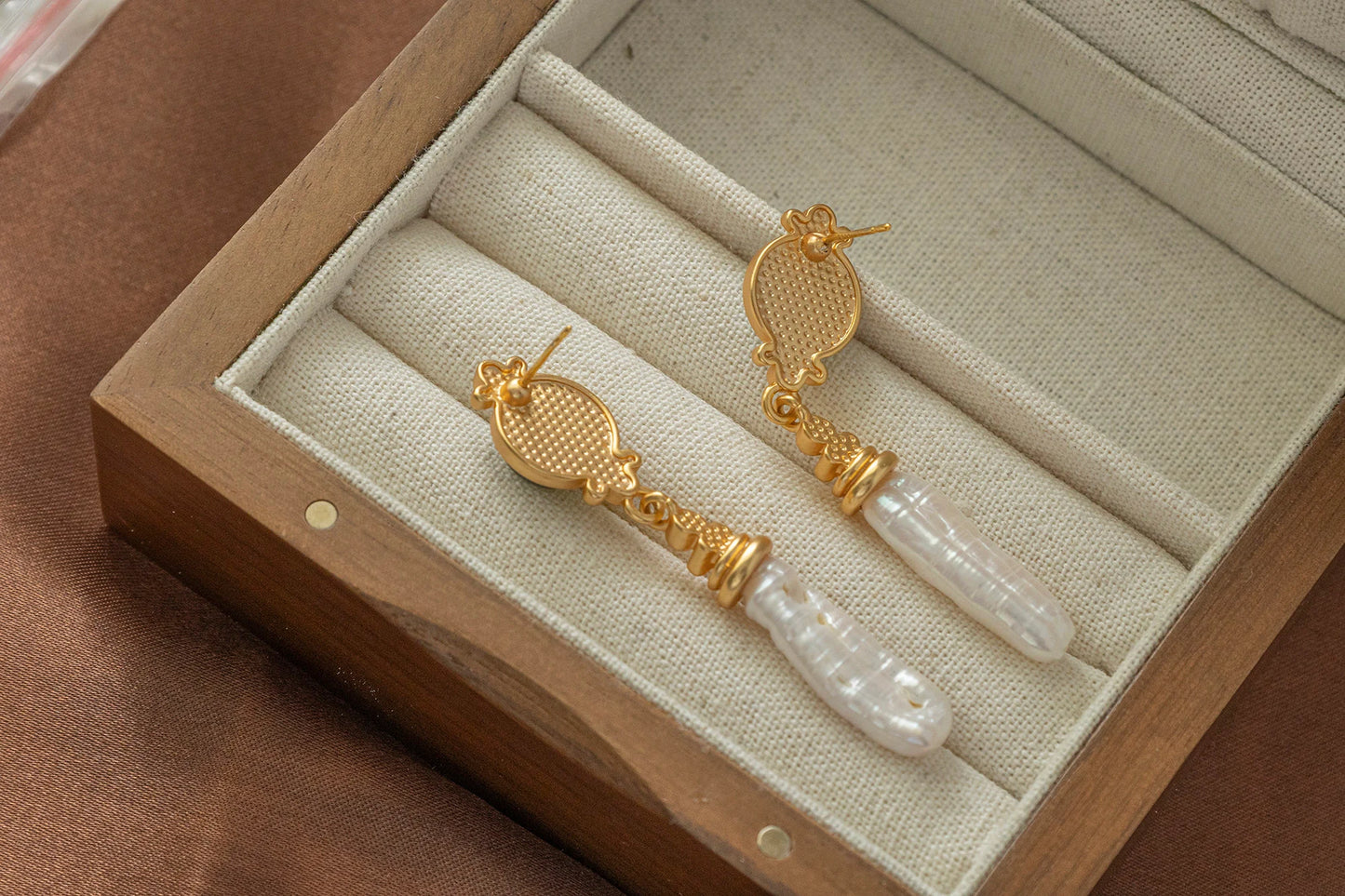 Handmade genuine baroque pearls earring/ Timeless Elegance - Crafted