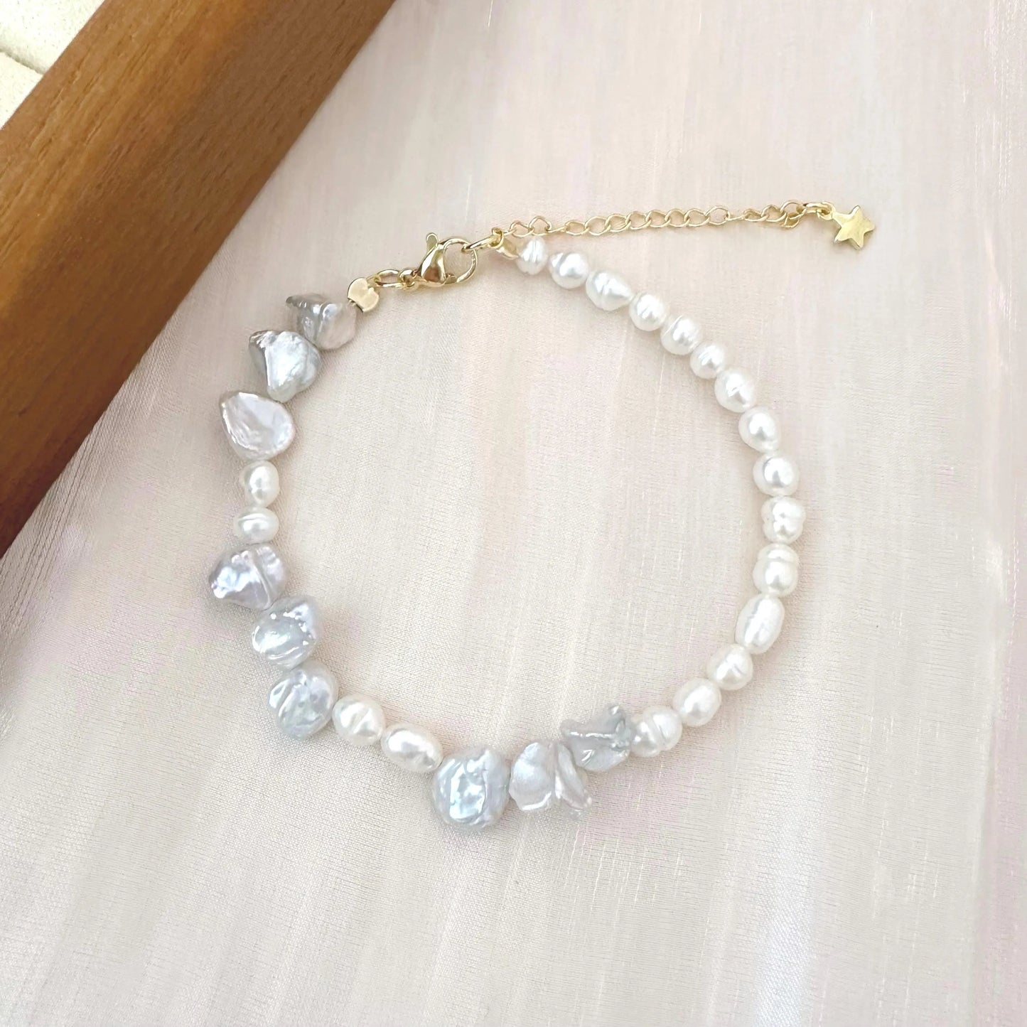 Dainty Baroque Pearl Bracelet - Crafted with Brass
