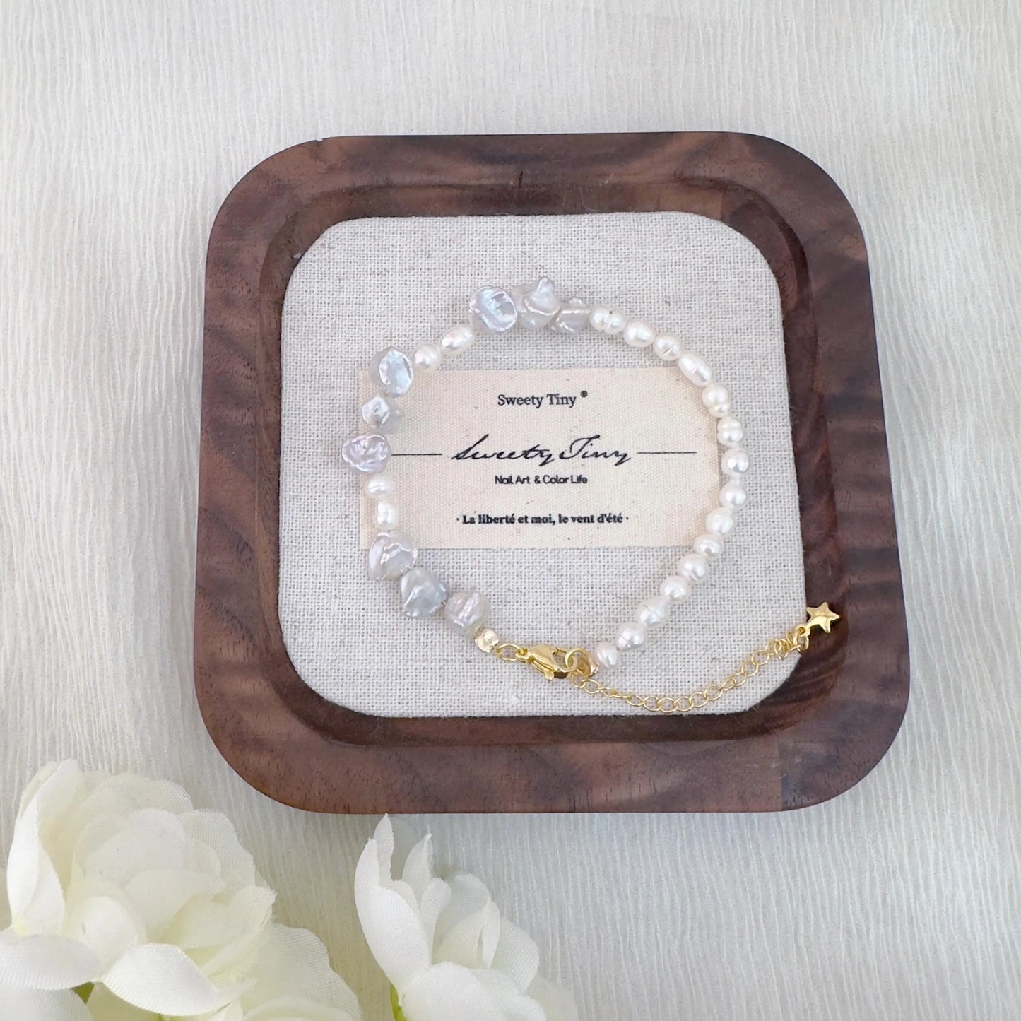 Dainty Baroque Pearl Bracelet - Crafted with Brass
