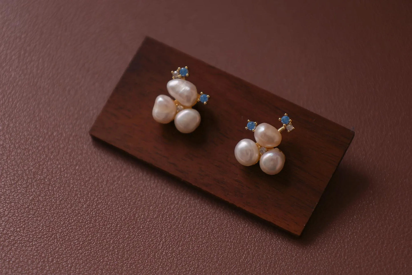 Minimalist Brass Pearl Stud Earrings - Crafted with freshwater pearl,