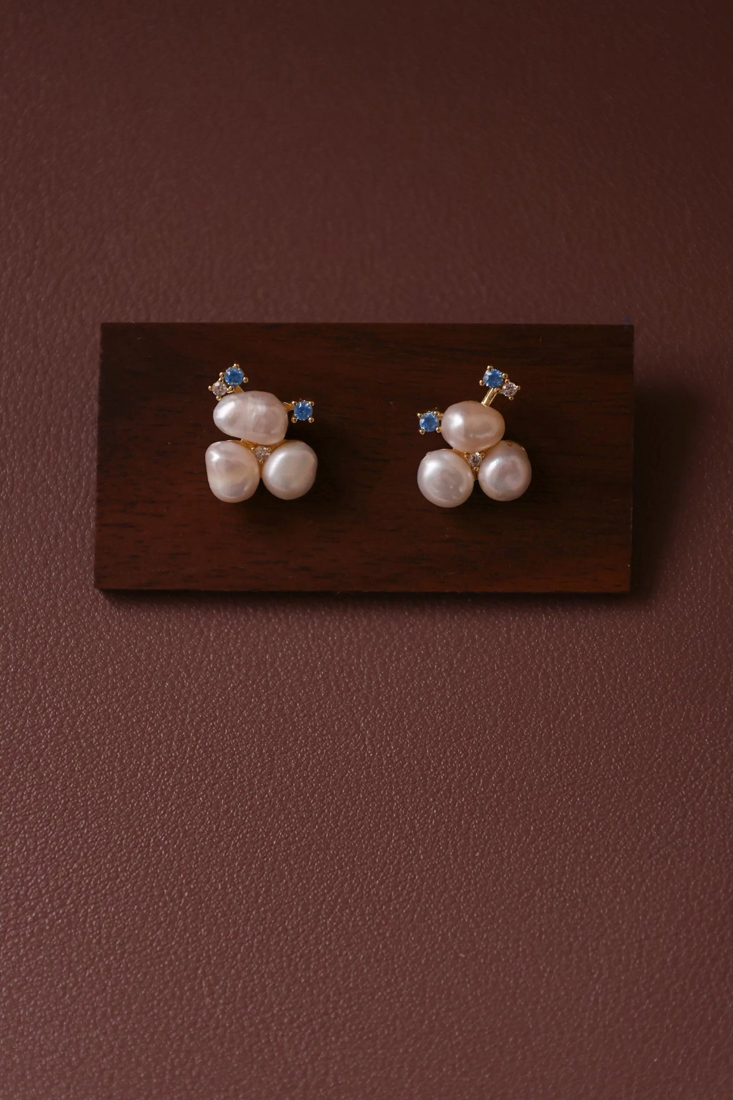 Minimalist Brass Pearl Stud Earrings - Crafted with freshwater pearl,