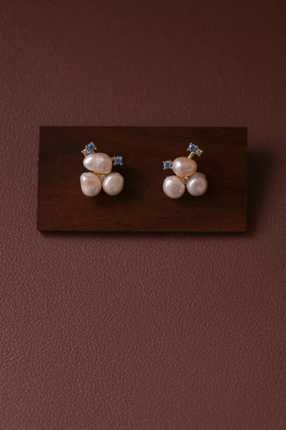 Minimalist Brass Pearl Stud Earrings - Crafted with freshwater pearl,