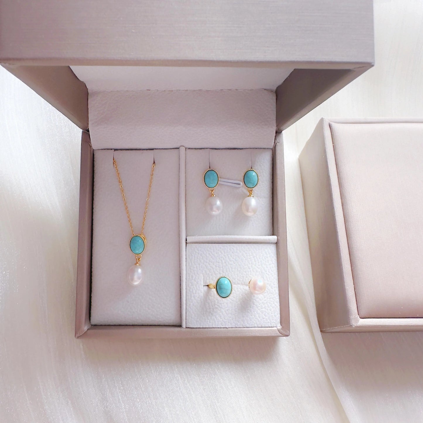 Vintage Turquoise & Pearl Jewelry Gift Set - Crafted with Brass