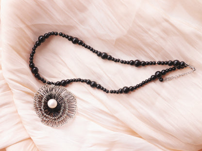 2-in-1 Pearl Brooch & Black Agate Necklace – Detachable Wire Crochet Jewelry