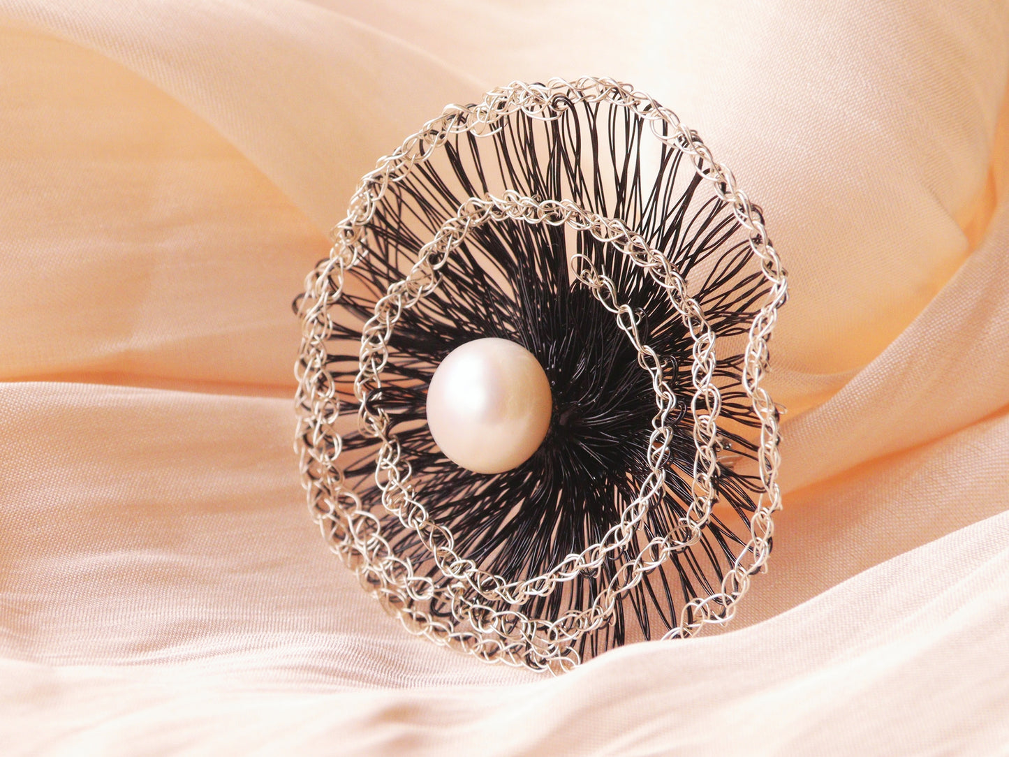 2-in-1 Pearl Brooch & Black Agate Necklace – Detachable Wire Crochet Jewelry