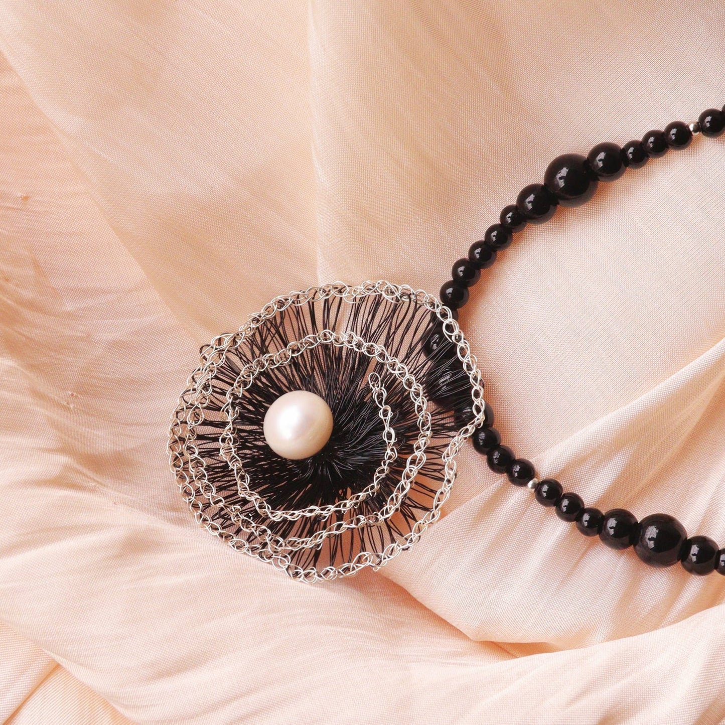 2-in-1 Pearl Brooch & Black Agate Necklace – Detachable Wire Crochet Jewelry